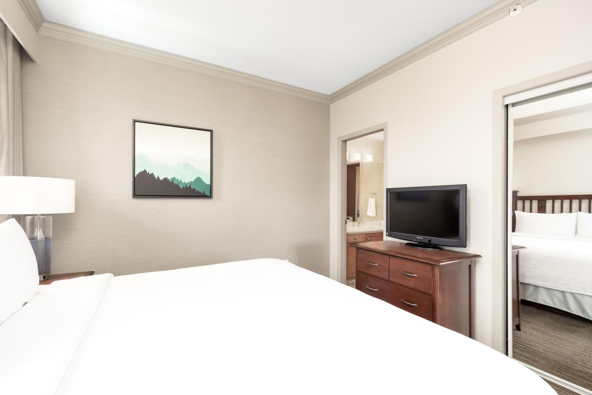 แมนเทโอ รีสอร์ต Hotel เคโลว์นา ภายนอก รูปภาพ